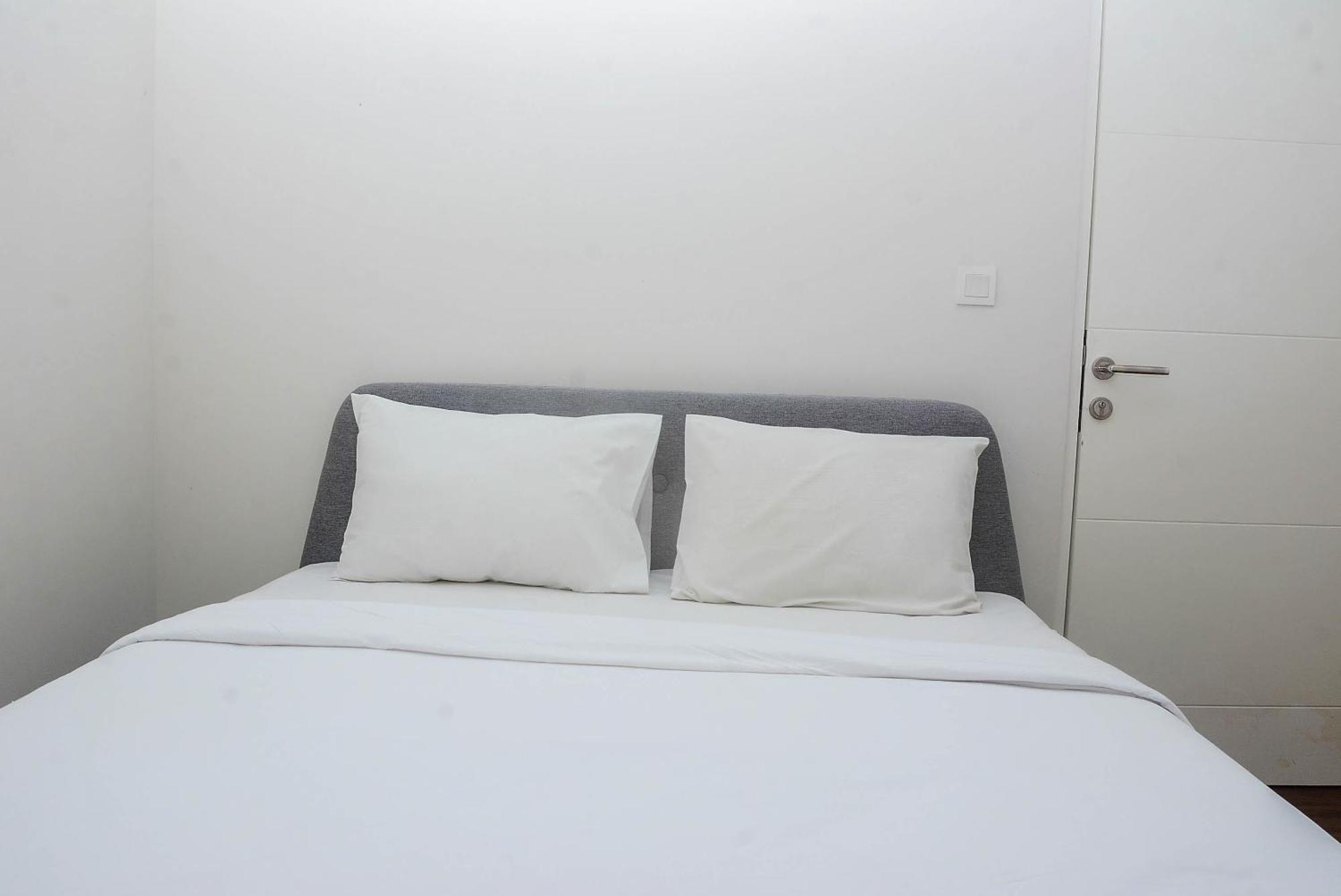 And Relax 2br Springlake Summarecon By Travelio Apartemen